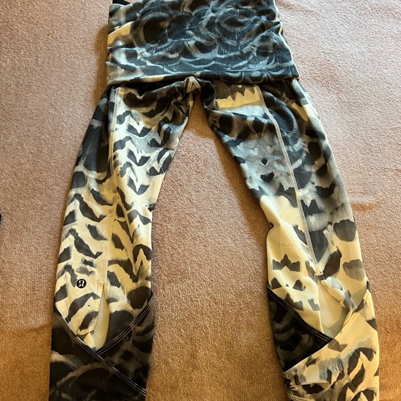 Skirted LULULEMON leggings. - Picture 2 of 7